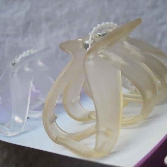 2 Goody Medium Matte Frosted Spider Octopus Plastic Jaw Claw Clips 2 1/4" Clear - Picture 8 of 16